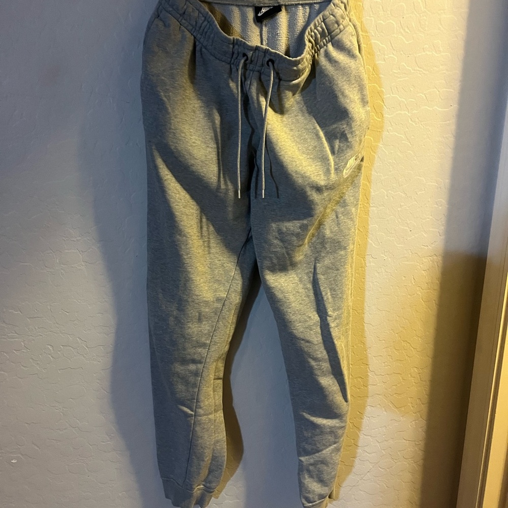 Nike Gray Jogger Sweatpants Relaxed Fit